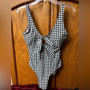 Old Navy size M Swimsuit